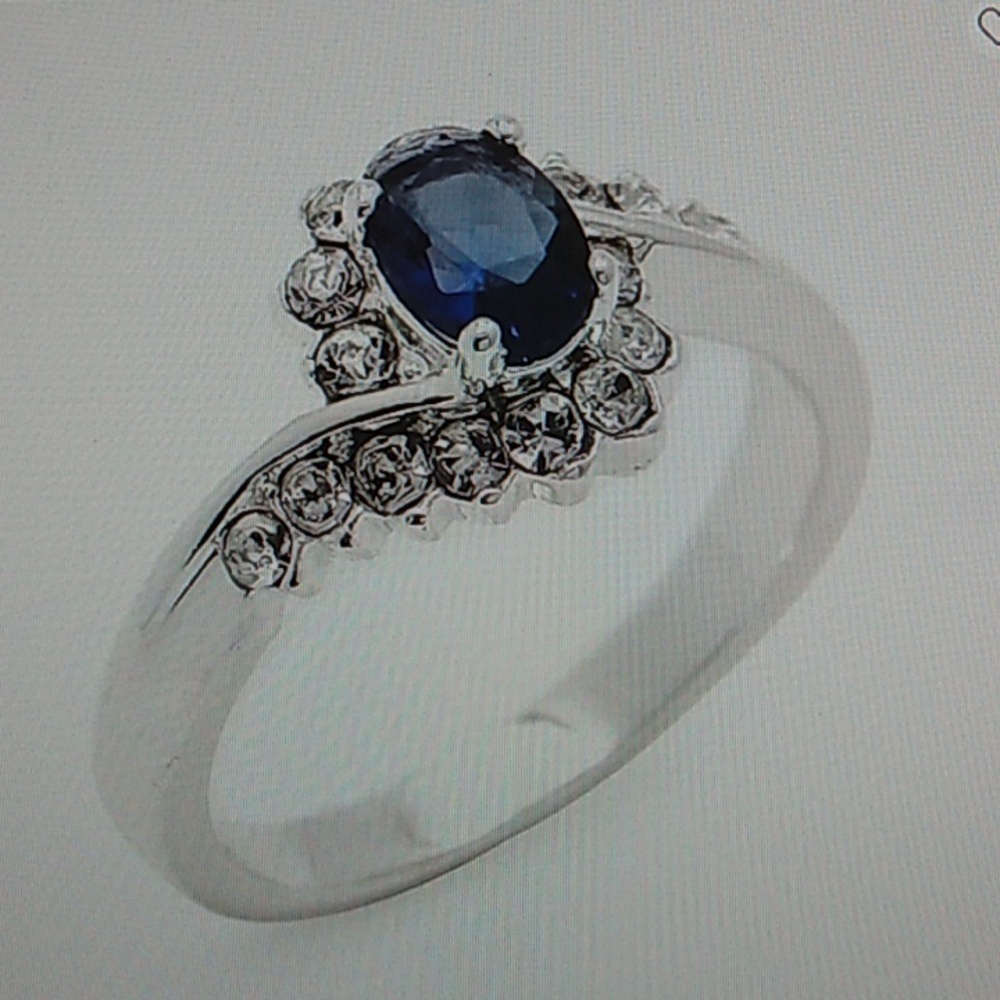 Elegant Silver and Blue Gemstone Ring